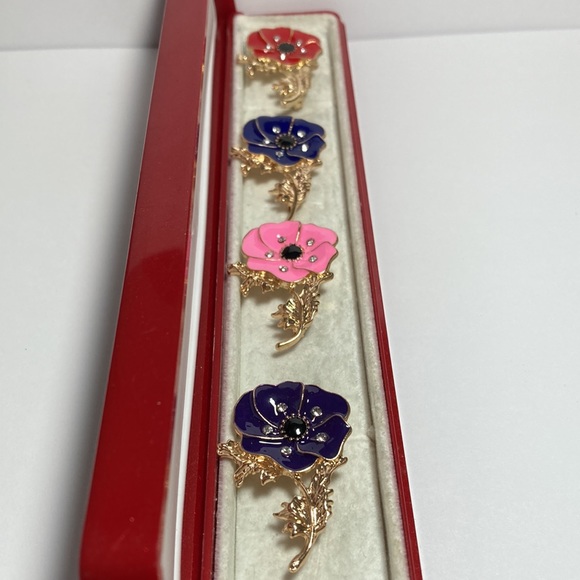 Brooch enamel flower vintage set. Beautifully painted 4x3cm diameter - Picture 4 of 7